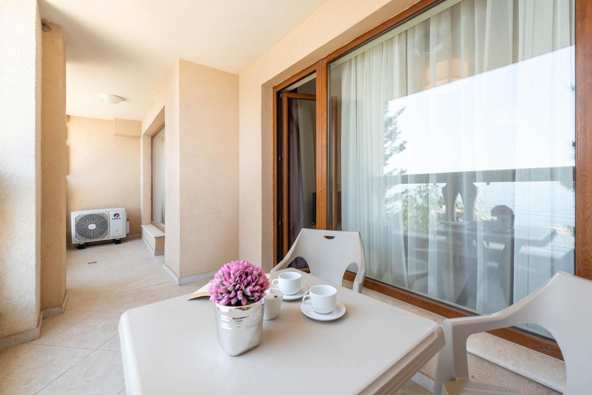 Luxurious And Panoramic Apartments At The Beach In La Mer Complex Golden Sands Exterior foto